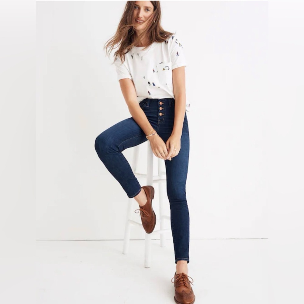 The Madewell 9" Mid-Rise Skinny Jeans in Hayes Wash: Button-Front Edition - Picture 2 of 16